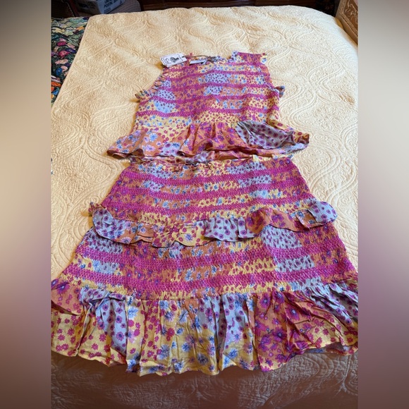 easel Other - H141 NWT Easel L pp17 unstretched Multicolor Pink smocked Top & Skirt Set